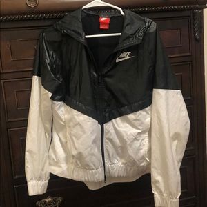 Nike Women’s medium black and white windbreaker